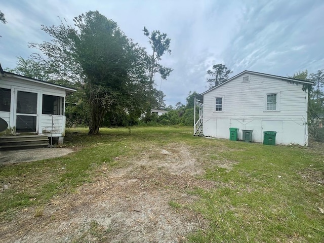 1900 N Barack Obama Blvd, Valdosta, GA 31601 - view of grassy yard featuring a sunroom