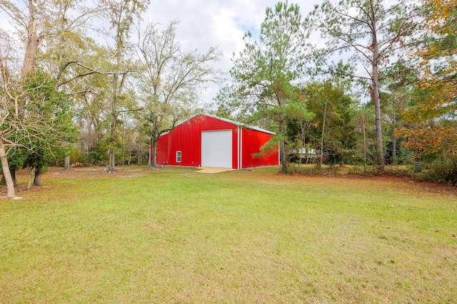 view of yard featuring a garage and an outdoor structure