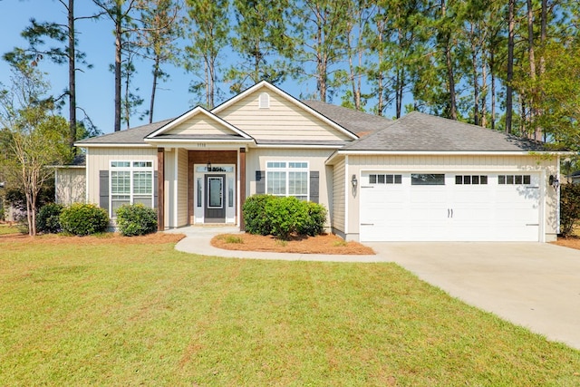 view of front of property featuring a front yard and a garage