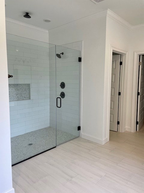 full bath with visible vents, crown molding, a shower stall, and baseboards