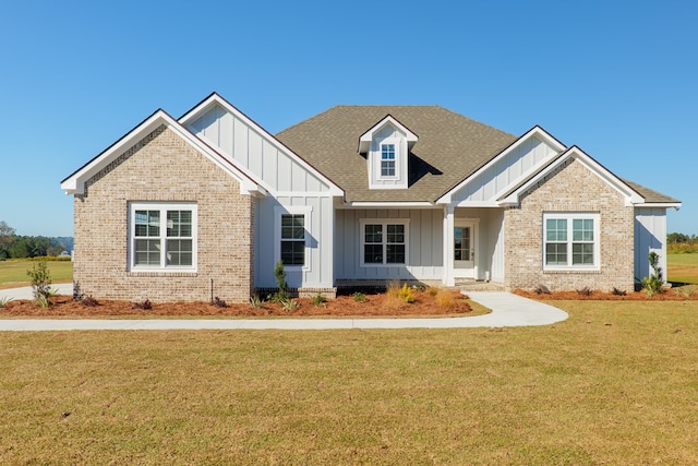 view of front of property with a front lawn