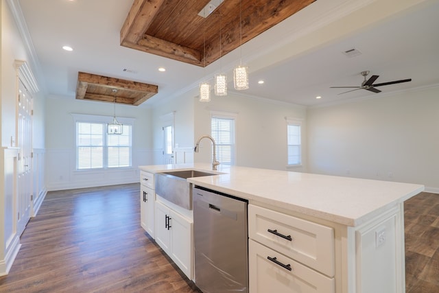 kitchen featuring dishwasher, hanging light fixtures, a kitchen island with sink, and ceiling fan with notable chandelier