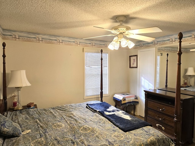 bedroom featuring ceiling fan and a textured ceiling