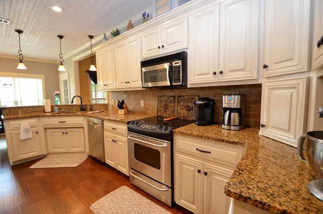 3854 Orchard Way, Valdosta, GA 31605 - kitchen with appliances with stainless steel finishes, a sink, crown molding, dark wood finished floors, and a peninsula