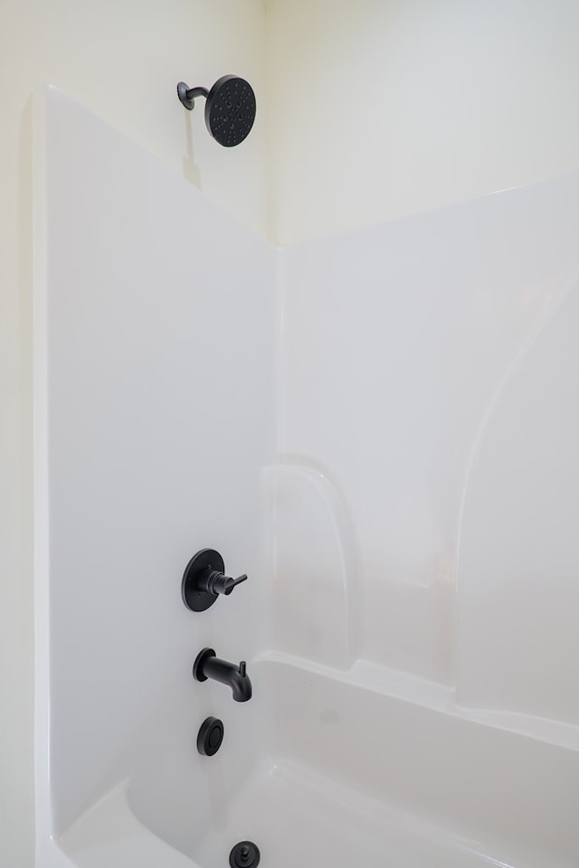 bathroom featuring shower / bathing tub combination