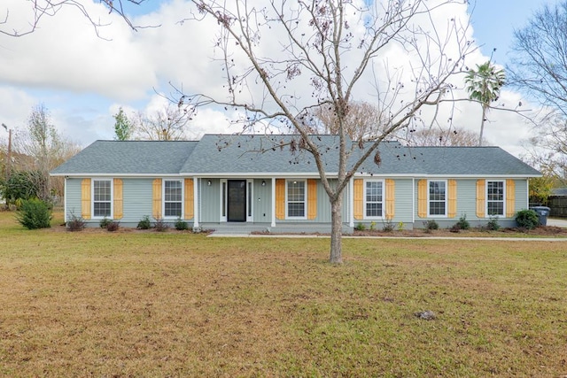 ranch-style home featuring a front lawn