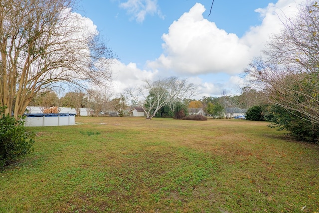 view of yard with a covered pool