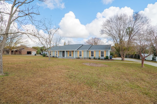 ranch-style home featuring a front yard