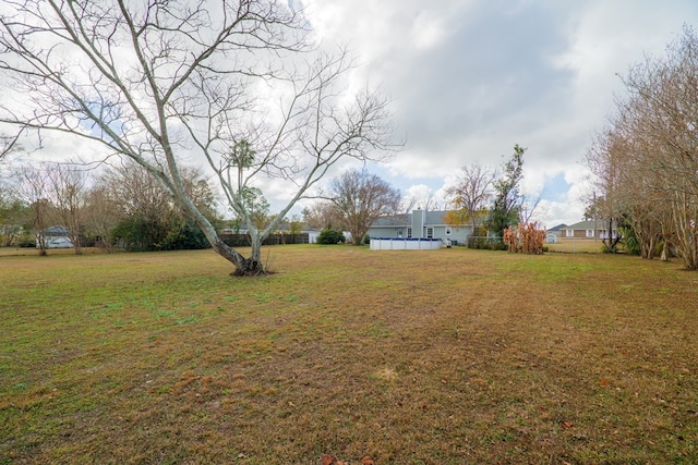 view of yard with a pool