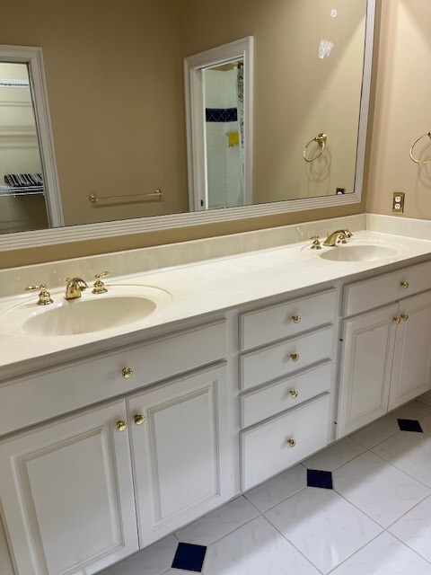 5054 Hammock Trl, Lake Park, GA 31636 - full bath featuring double vanity and tile patterned floors