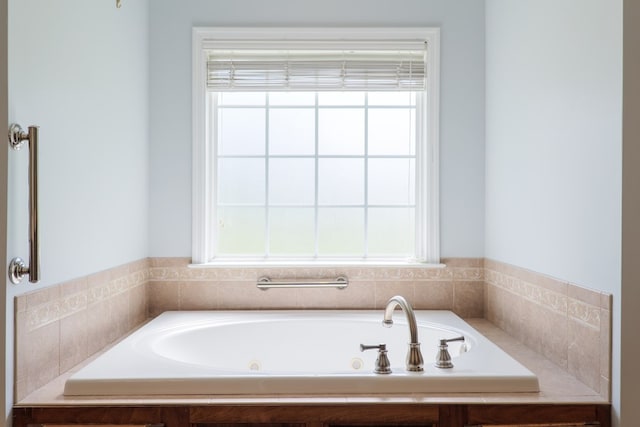 247 Harlee Ln, Ray City, GA 31645 - full bath with a tub with jets and healthy amount of natural light