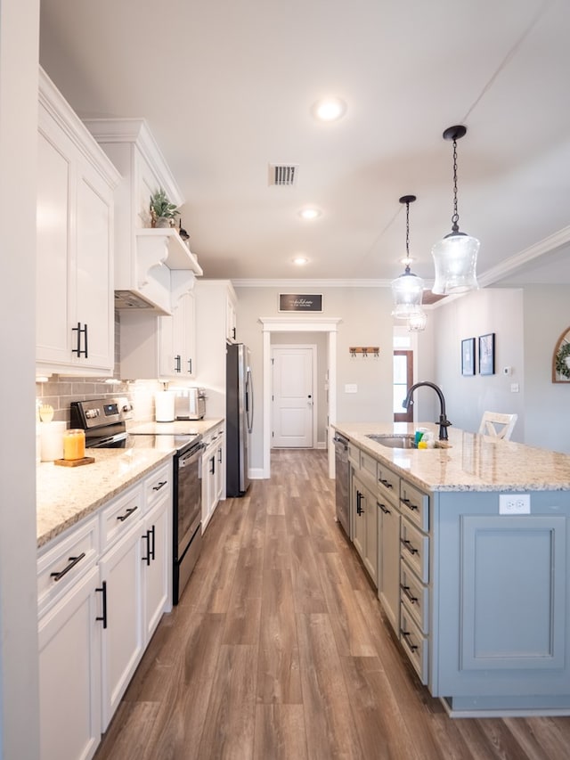 kitchen with white cabinetry, sink, decorative light fixtures, and stainless steel appliances