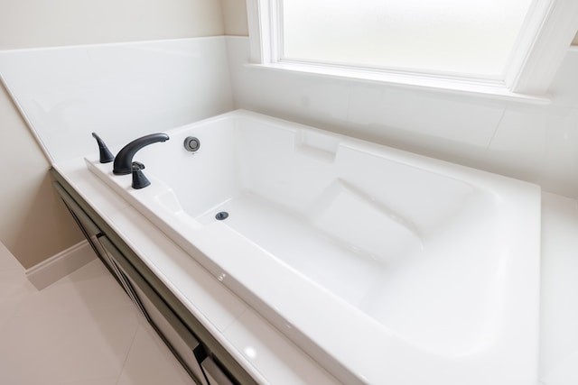 3061 Houser Way, Hahira, GA 31632 - full bath featuring a bath