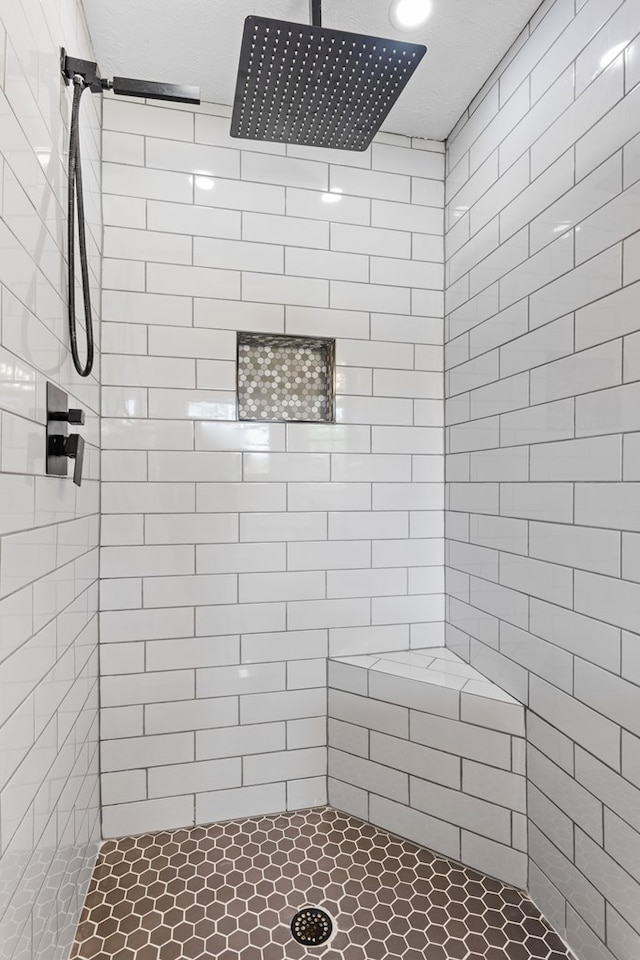 full bath featuring tiled shower