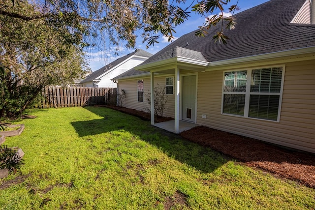 back of house featuring a yard