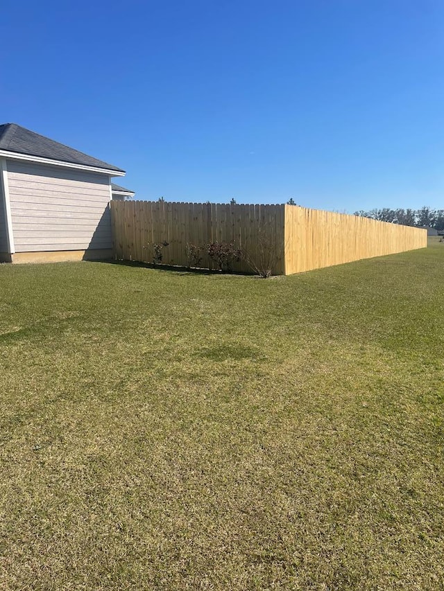 view of yard featuring fence