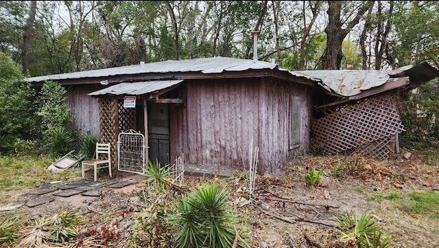 view of outbuilding