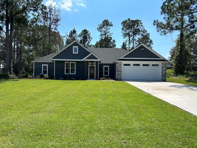 view of front of property featuring a front yard and a garage