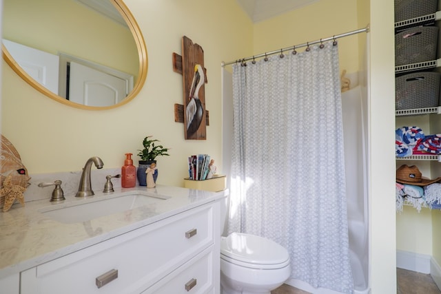 bathroom with vanity, curtained shower, and toilet