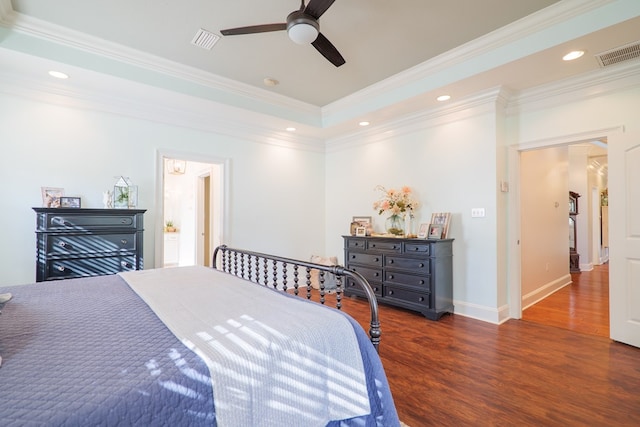 bedroom featuring ceiling fan, dark hardwood / wood-style floors, and crown molding