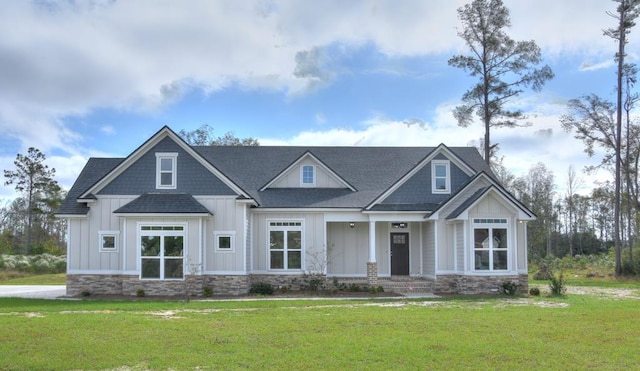 craftsman inspired home with a front yard