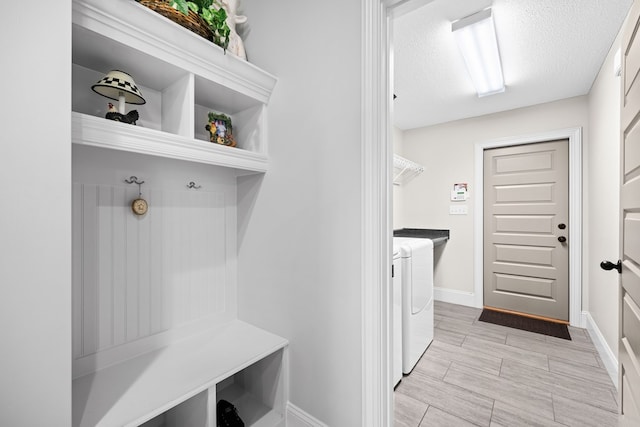 4740 Amelia Cir, Hahira, GA 31632 - mudroom with washing machine and clothes dryer, baseboards, and a textured ceiling