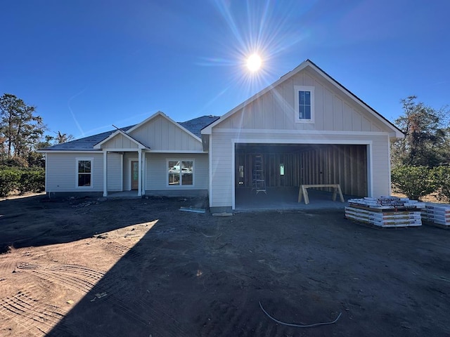 view of front facade with a garage