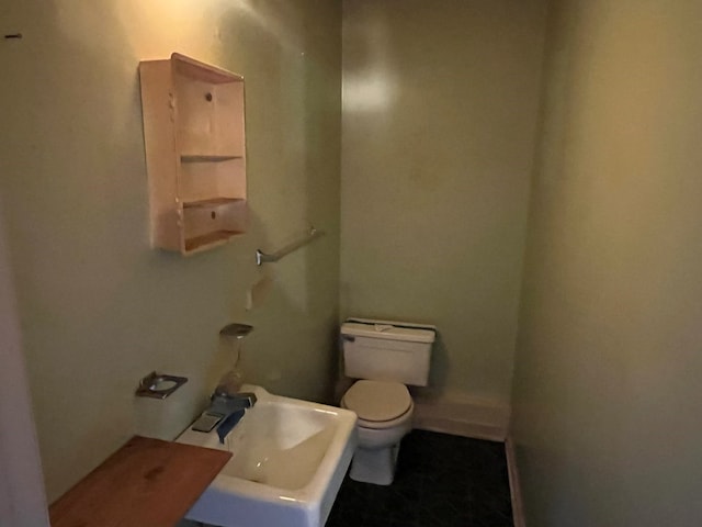 bathroom featuring toilet and sink