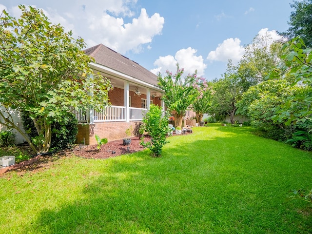 view of yard featuring ceiling fan