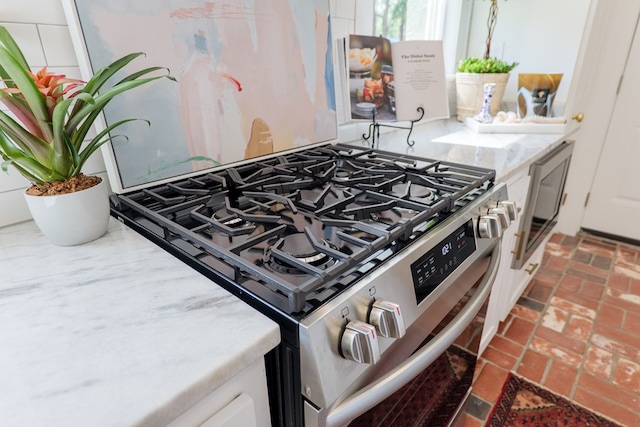 200 E College St, Valdosta, GA 31602 - interior details featuring stainless steel gas stove and white cabinetry