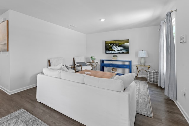 living area featuring recessed lighting, visible vents, baseboards, and wood finished floors