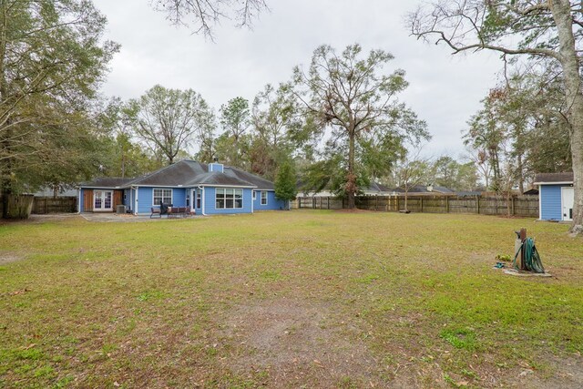 view of yard featuring a fenced backyard and a patio area