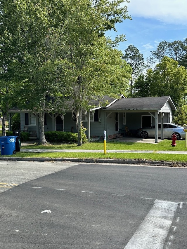 view of front of house featuring a front lawn and a carport