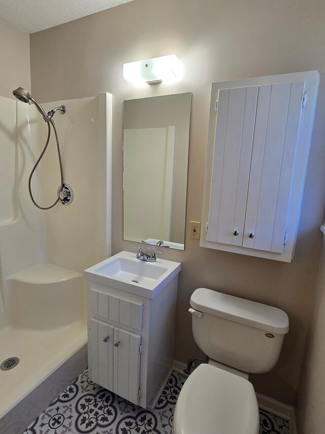 617 Ledgedale Cir, Valdosta, GA 31602 - full bathroom featuring a shower stall and vanity