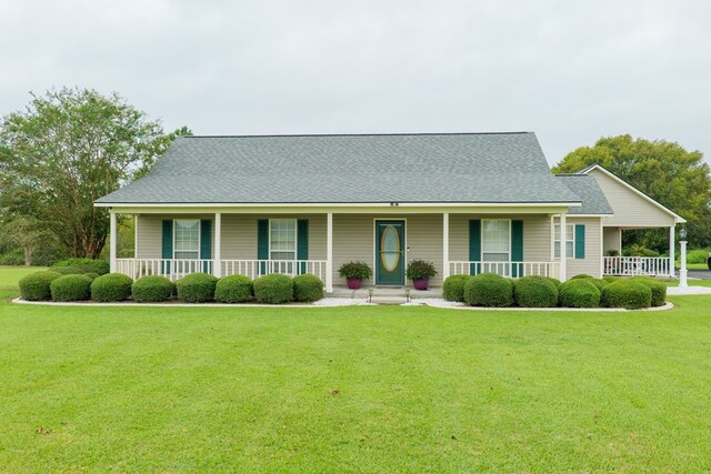 view of front of house featuring covered porch and a front lawn