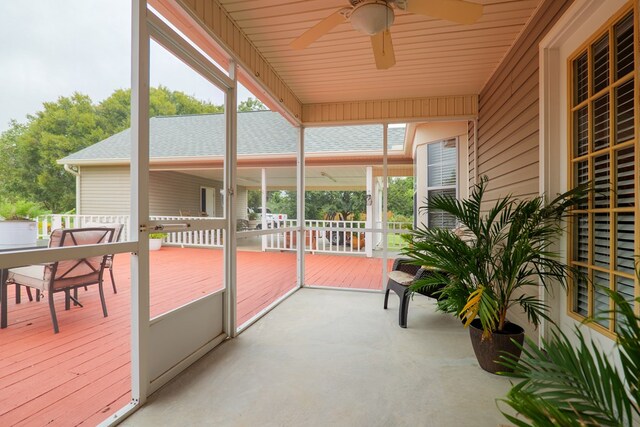 sunroom / solarium featuring ceiling fan