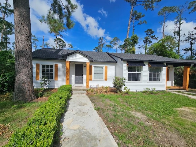 2105 N Troup St, Valdosta, GA 31602 - view of front facade with a front lawn