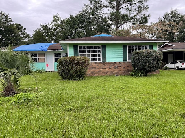 view of front of home with a front lawn