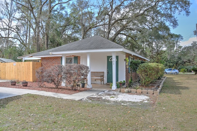 view of front facade with a porch and a front yard