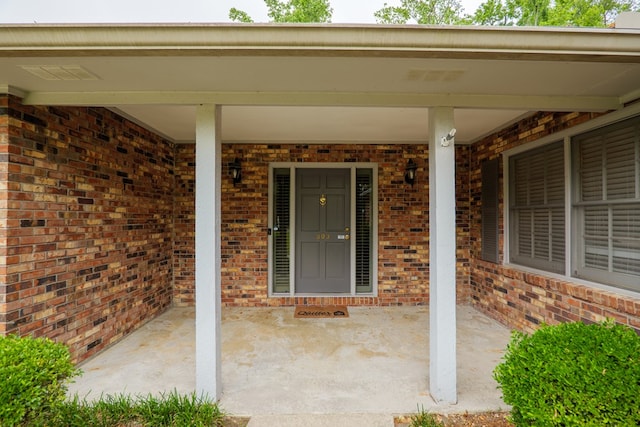 303 Breckenridge Dr, Valdosta, GA 31605 - property entrance featuring brick siding