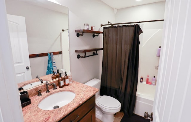 full bath with shower / tub combo, toilet, and vanity