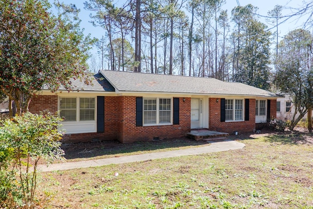 single story home featuring a front yard