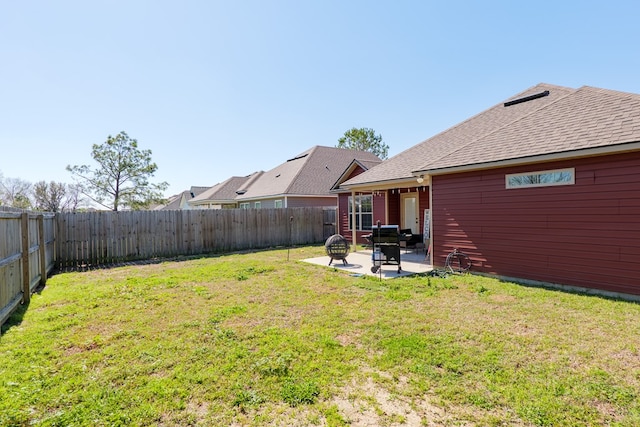 view of yard featuring a fenced backyard and a patio area