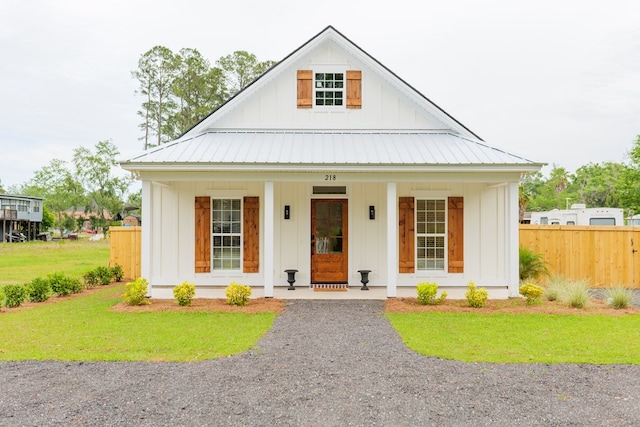 view of front of home featuring a front yard and covered porch