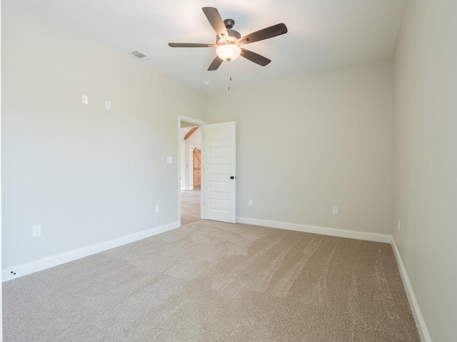 carpeted empty room featuring ceiling fan