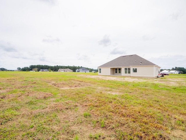 view of yard featuring a rural view