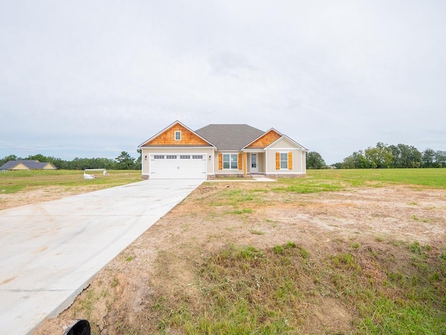 view of front of house featuring a front lawn and a garage