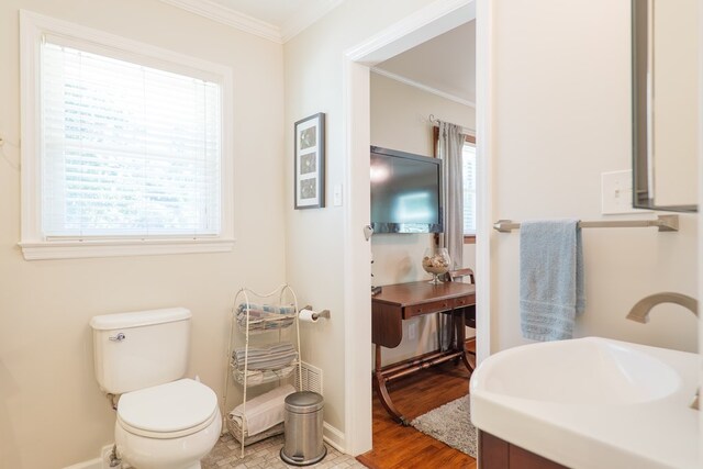 6044 N Hwy 41, Hahira, GA 31632 - bathroom featuring baseboards, ornamental molding, toilet, and wood finished floors