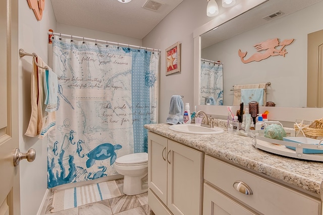 full bathroom featuring toilet, vanity, curtained shower, and visible vents