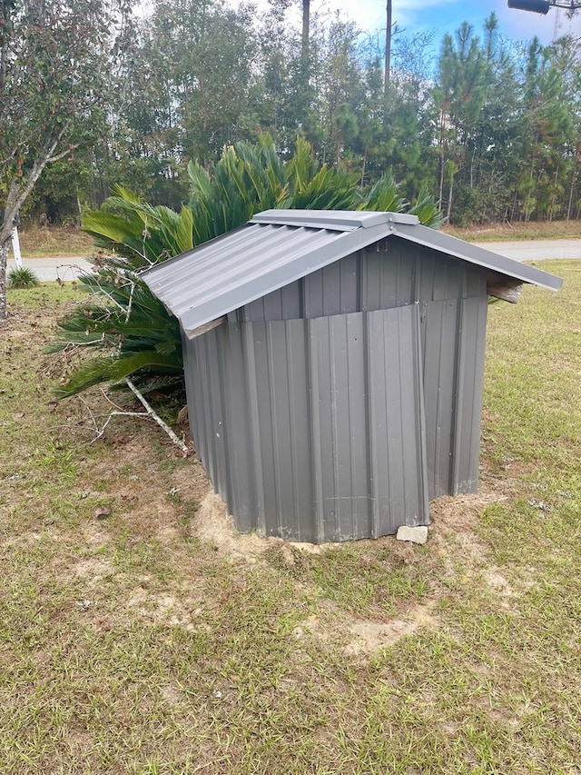 view of outbuilding featuring a lawn